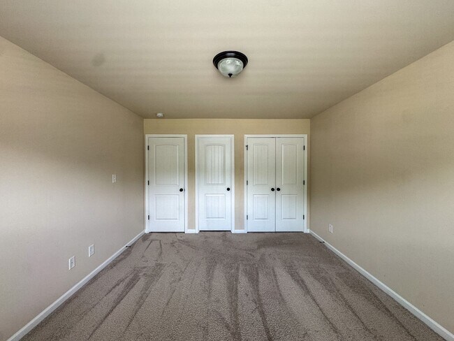 Building Photo - Stunning 5 Bed 4.5 Bath Fayetteville Home with Fenced Yard