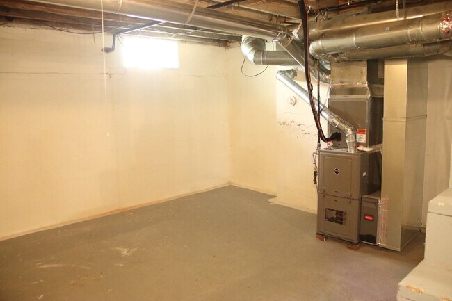 Building Photo - 2084 Coventry Rd
