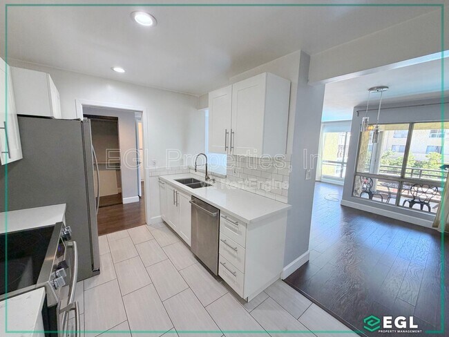 Building Photo - 6275 Canterbury Dr