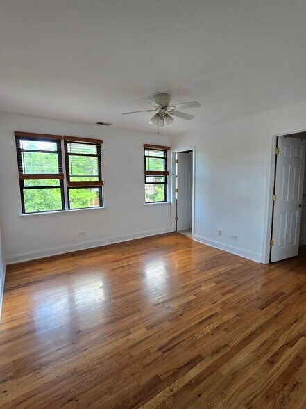 Building Photo - 1711 W Jarvis Ave