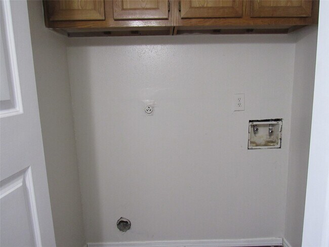 Building Photo - 15543 Weldon Dr