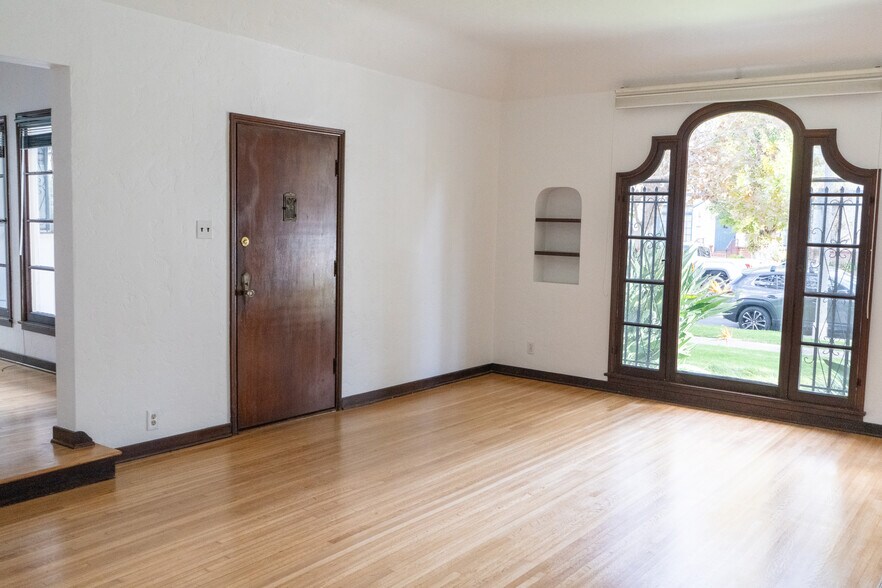 Building Photo - 1211 S Hayworth Ave