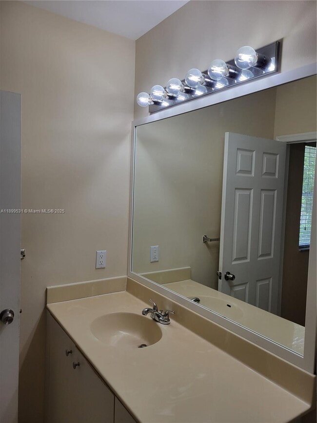 Building Photo - 2707 SW 82nd Ave