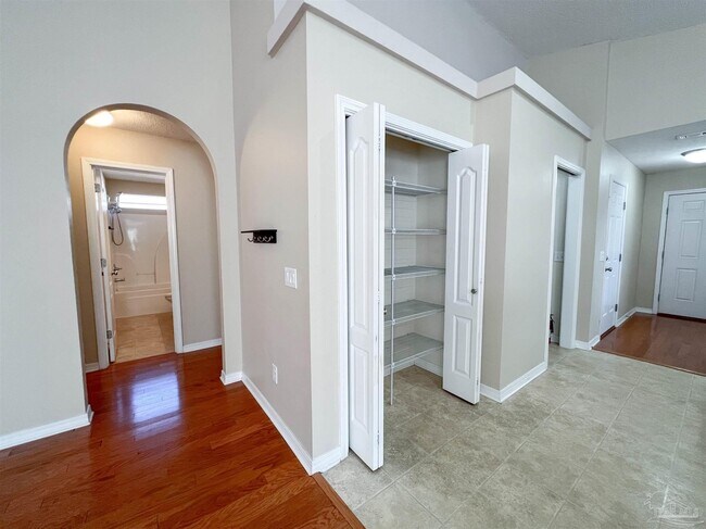 Building Photo - 702 Mozingo Ln