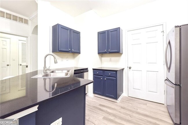 Building Photo - 5641 Roswell Rd