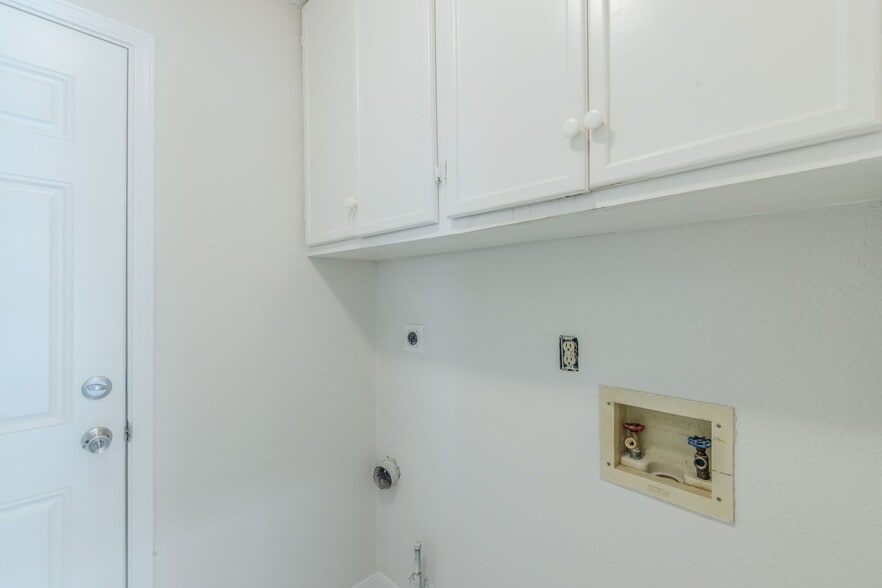 Building Photo - 1802 Verbena Way