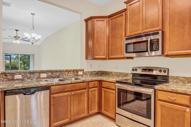 Building Photo - 3496 Bancroft Dr