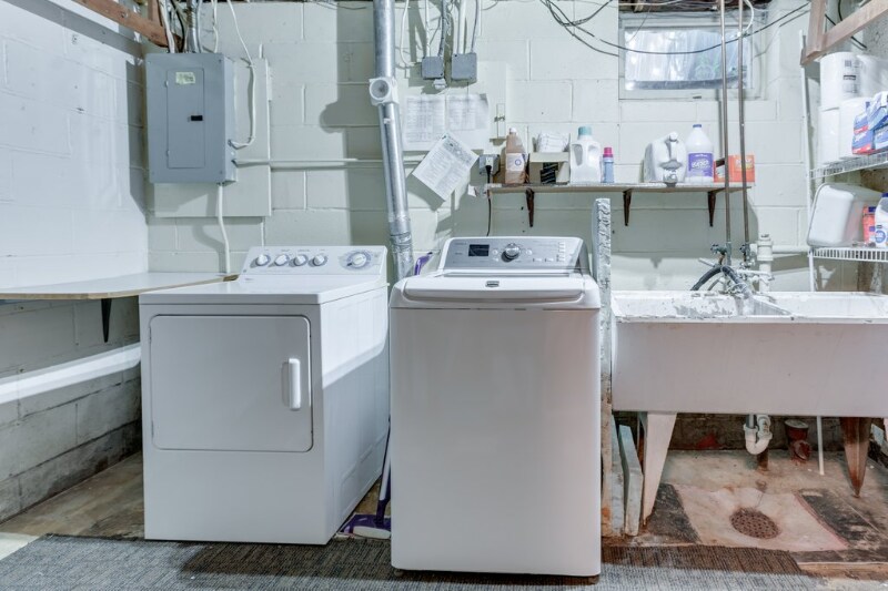 Building Photo - 4318 Benjamin St NE