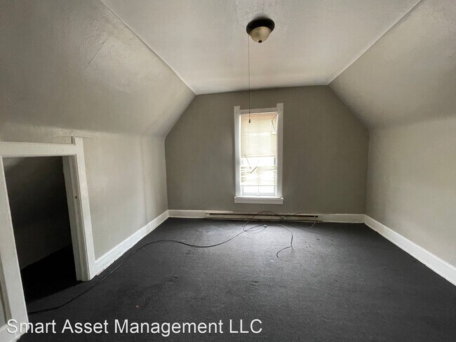 Building Photo - 5 br, 1 bath House - 321 E Meinecke Ave