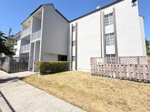 Building Photo - 5020 NW 79th Ave