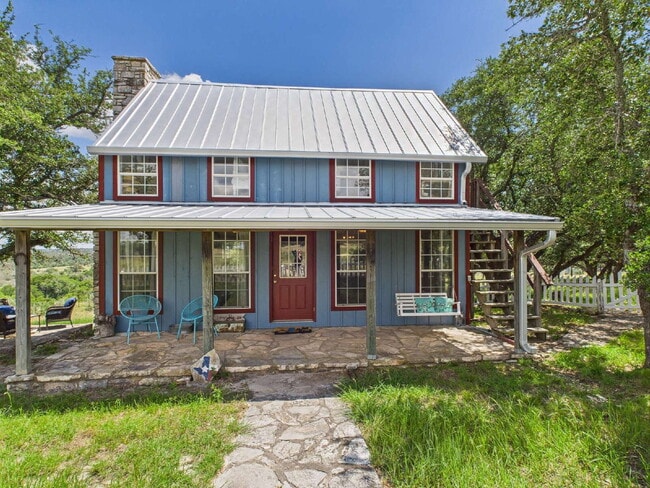 Building Photo - Country Get Away