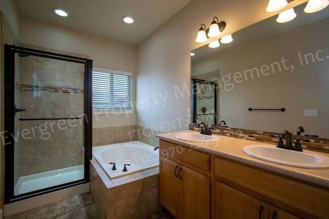 Building Photo - 5020 Cinquefoil Ln