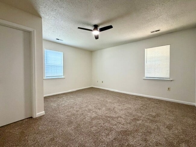 Building Photo - 8231 Meadowdale Ln