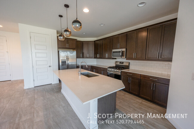 Building Photo - 6910 S 12th Pl