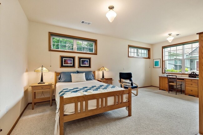Building Photo - Mountain Meadows 2 Bedroom, 2 Bath Condomi...