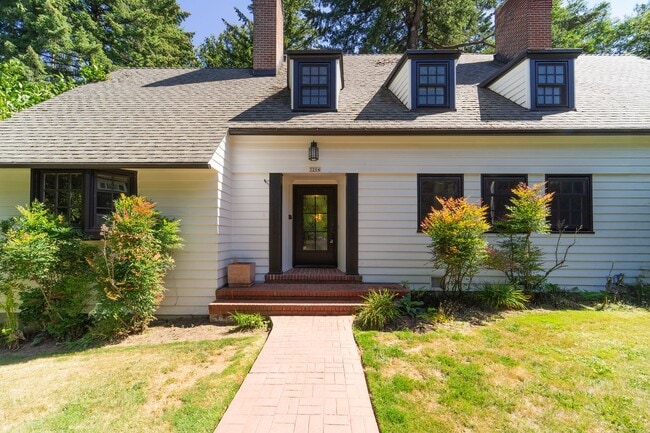 Building Photo - Luxurious Portland Heights home tucked away on a private street on nearly half an acre.