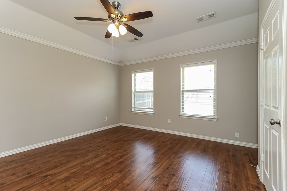 Building Photo - 319 W Little Creek Rd