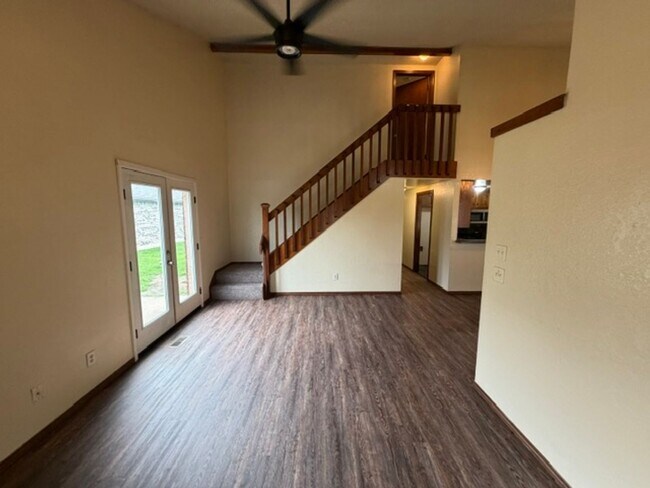 Building Photo - Adorable cottage style three bed, two bath, two car garage home in Moore Schools!