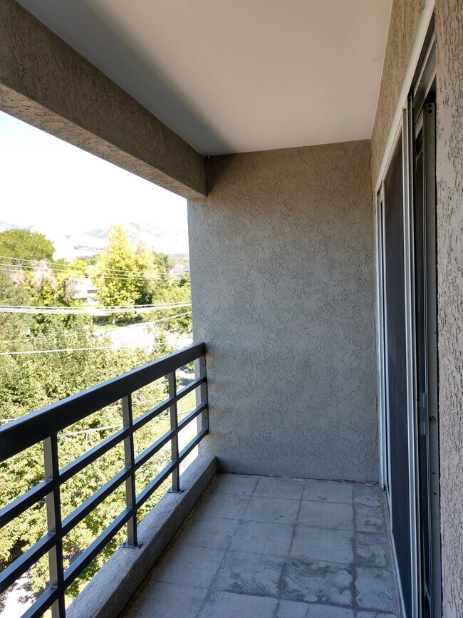 Building Photo - 207 S 600 E