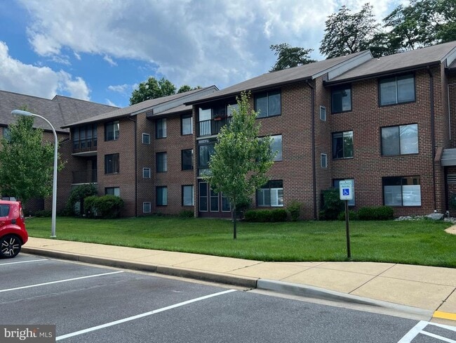Building Photo - 15300 Beaverbrook Ct