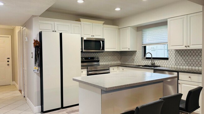 Building Photo - 9521 Boca Cove Cir