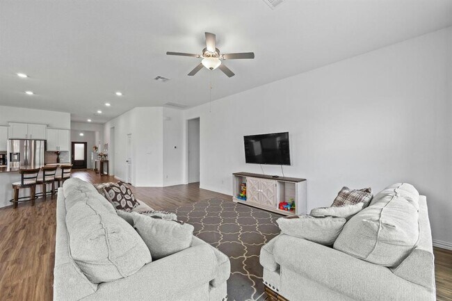 Building Photo - 166 Coronella Dr
