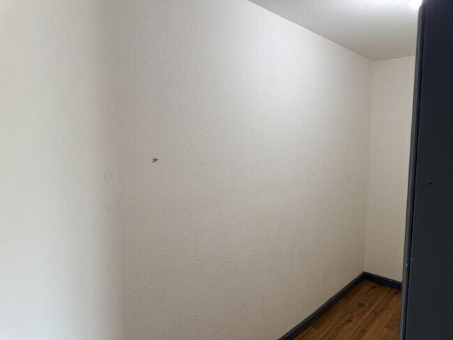 Building Photo - 1705 E 21st St