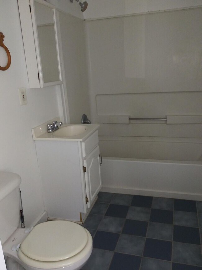 Building Photo - 931 S 10th St