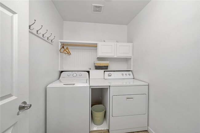 Building Photo - Spacious 5-Bedroom Home with Backyard Oasi...
