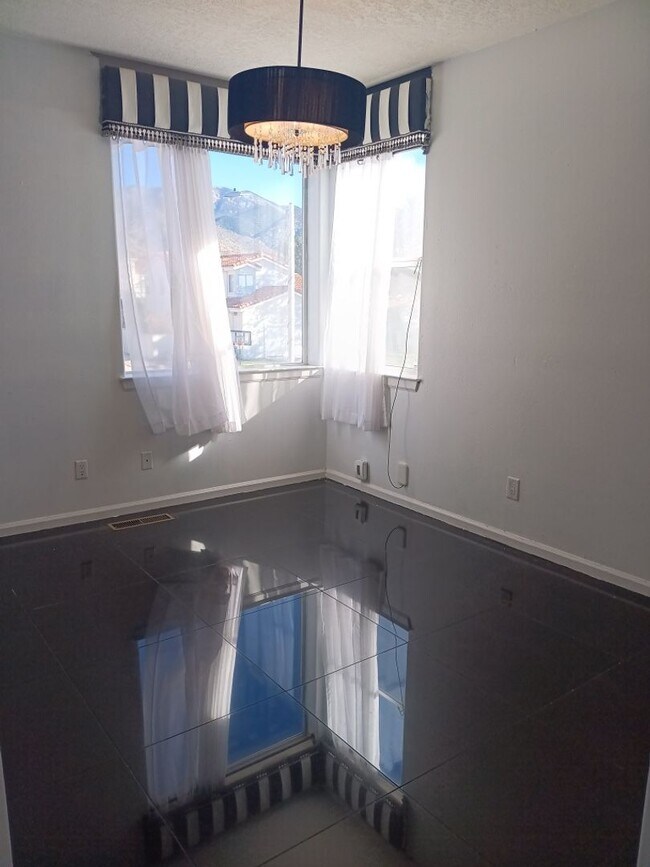 Building Photo - 3 Bedroom, 2.5 Bathroom Home! Schedule a Showing Soon!