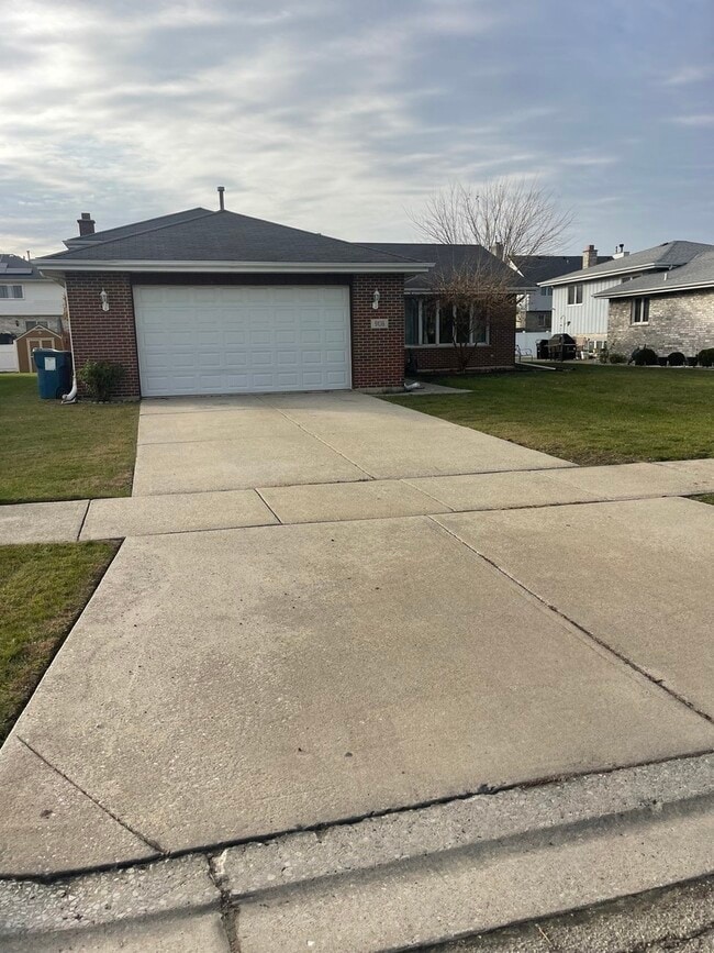 Primary Photo - 9136 S Oketo Ave