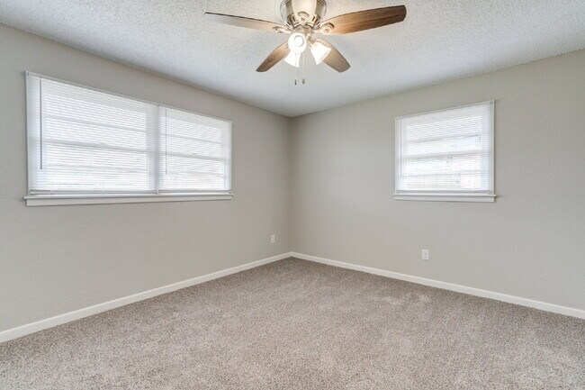 Building Photo - Wonderful 3/2/1 in Central Lubbock!