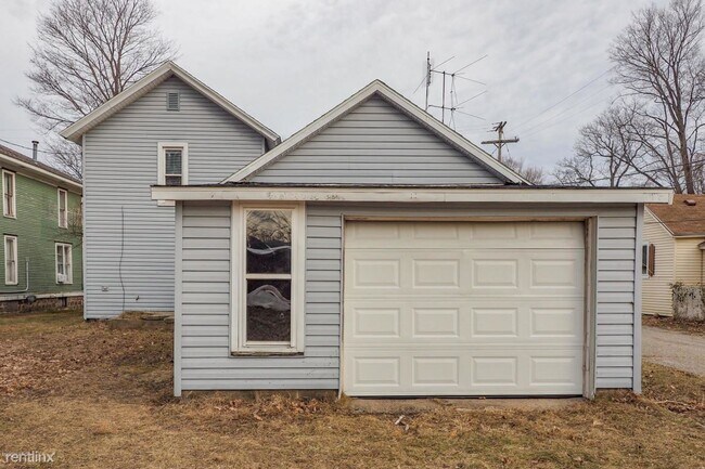 Building Photo - 3 br, 1 bath House - 114 Baker St