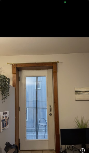 Building Photo - 1368 W Evergreen Ave