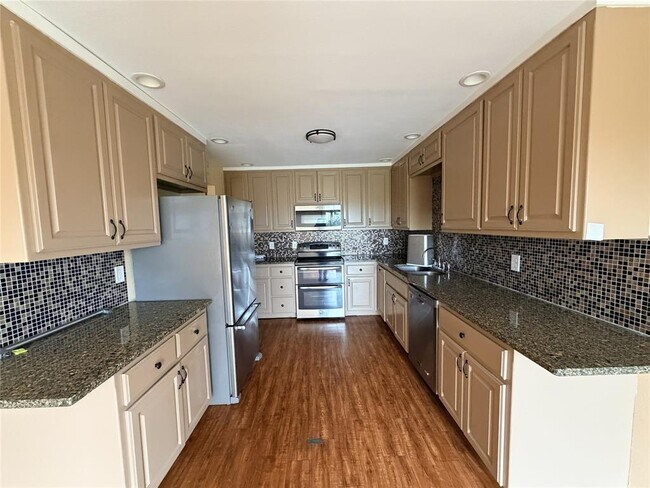 Building Photo - 1008 Clayton Nolen Dr