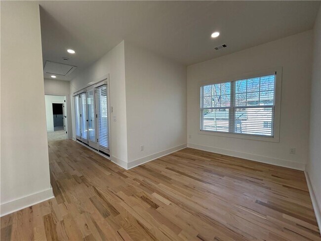 Building Photo - 73 Whitefoord Ave SE