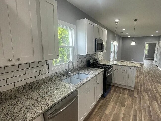 Building Photo - 3021 138th Pl