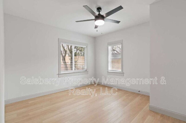 Building Photo - 2105 Tremont Ave