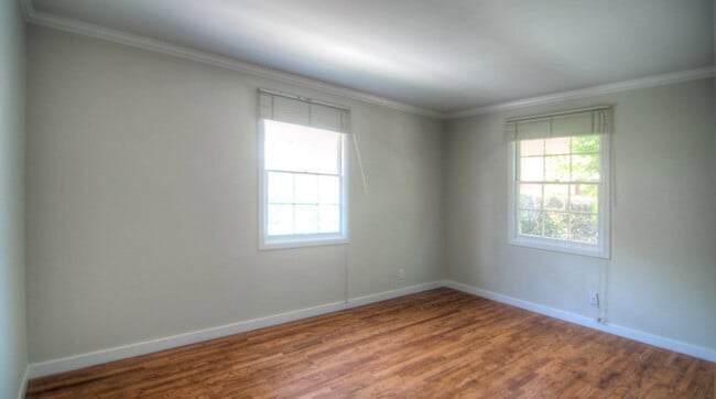 Building Photo - 2121 Middlefield Rd