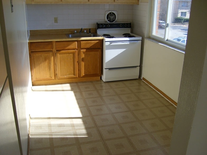 Bruce Drive Modern Kitchen - Bruce Court