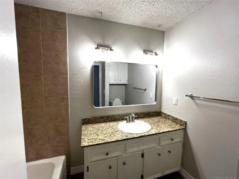 Building Photo - 8304 E 65th Pl