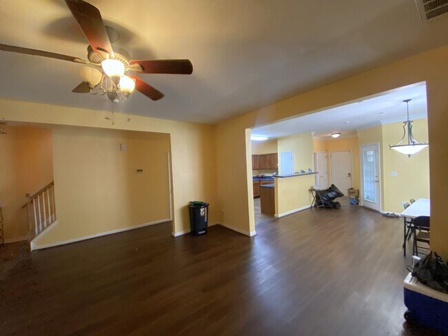 Building Photo - Charming Hampton Home