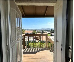 Building Photo - 870 S Rancho Santa Fe Rd