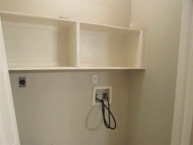 Building Photo - 1000 Ranchway Dr