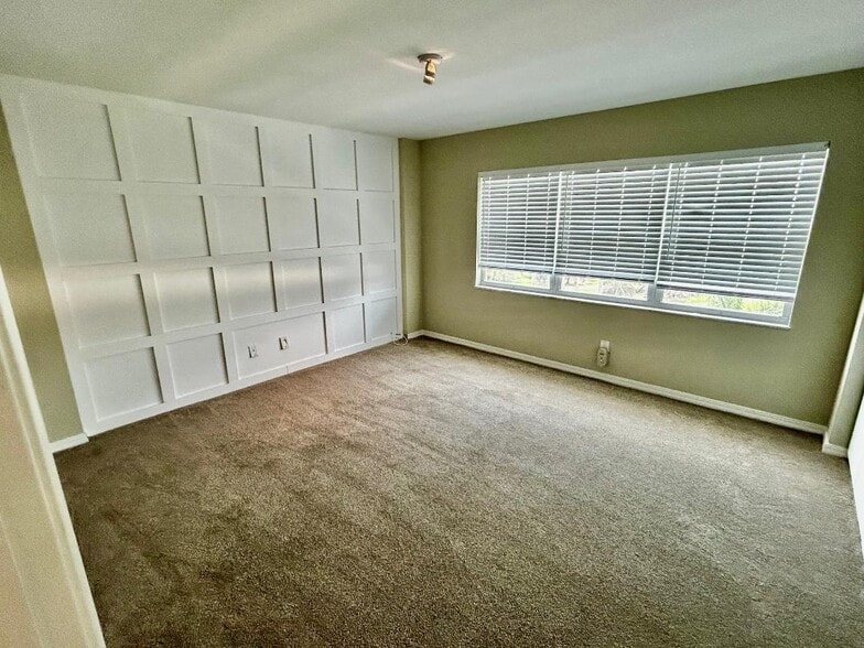 Bedroom #1: feature wall headboard - 1100 N Shore Dr NE