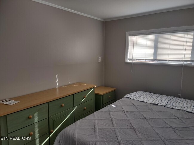 Building Photo - 757 W Outer Dr