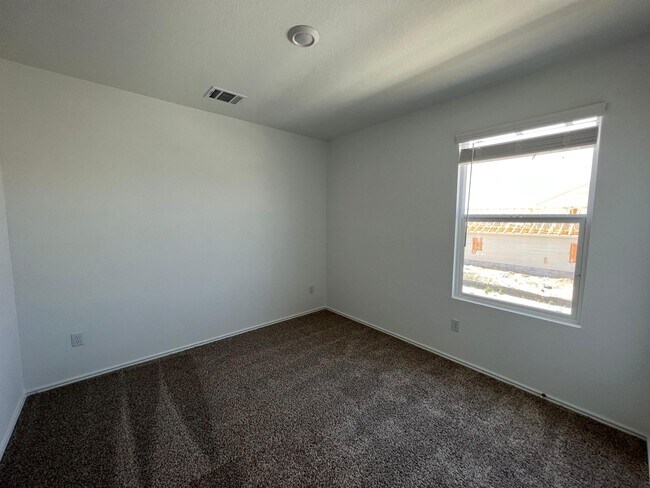 Building Photo - 300 Geode Glen