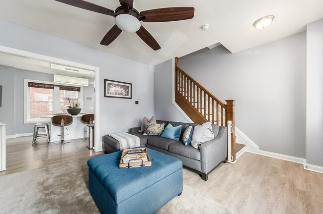 Living room - 1141 Summit St