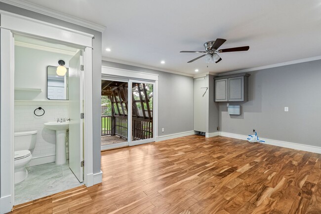 Building Photo - Beautiful 4 bedroom, 2.5 bathroom home in North Austin!!!