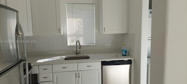 Building Photo - 3000 NW 5th Terrace